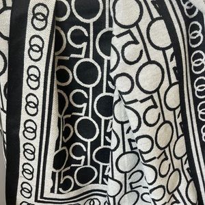 100% Bloomingdale’s Scarf 25”x72” Scarf ,Cut Fringe Edges Black and Beige